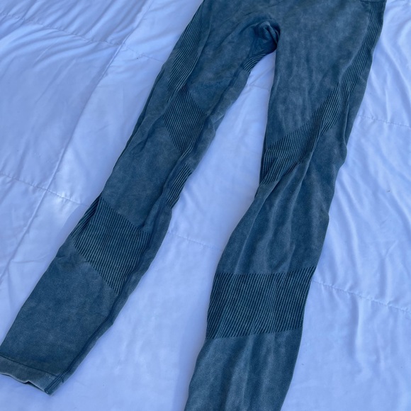 2 Piece Seamless Workout Outfit - Picture 8 of 9